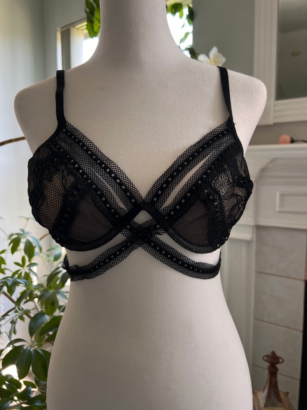 👄 Thistle & Spire strappy sexy lace bra NWOT